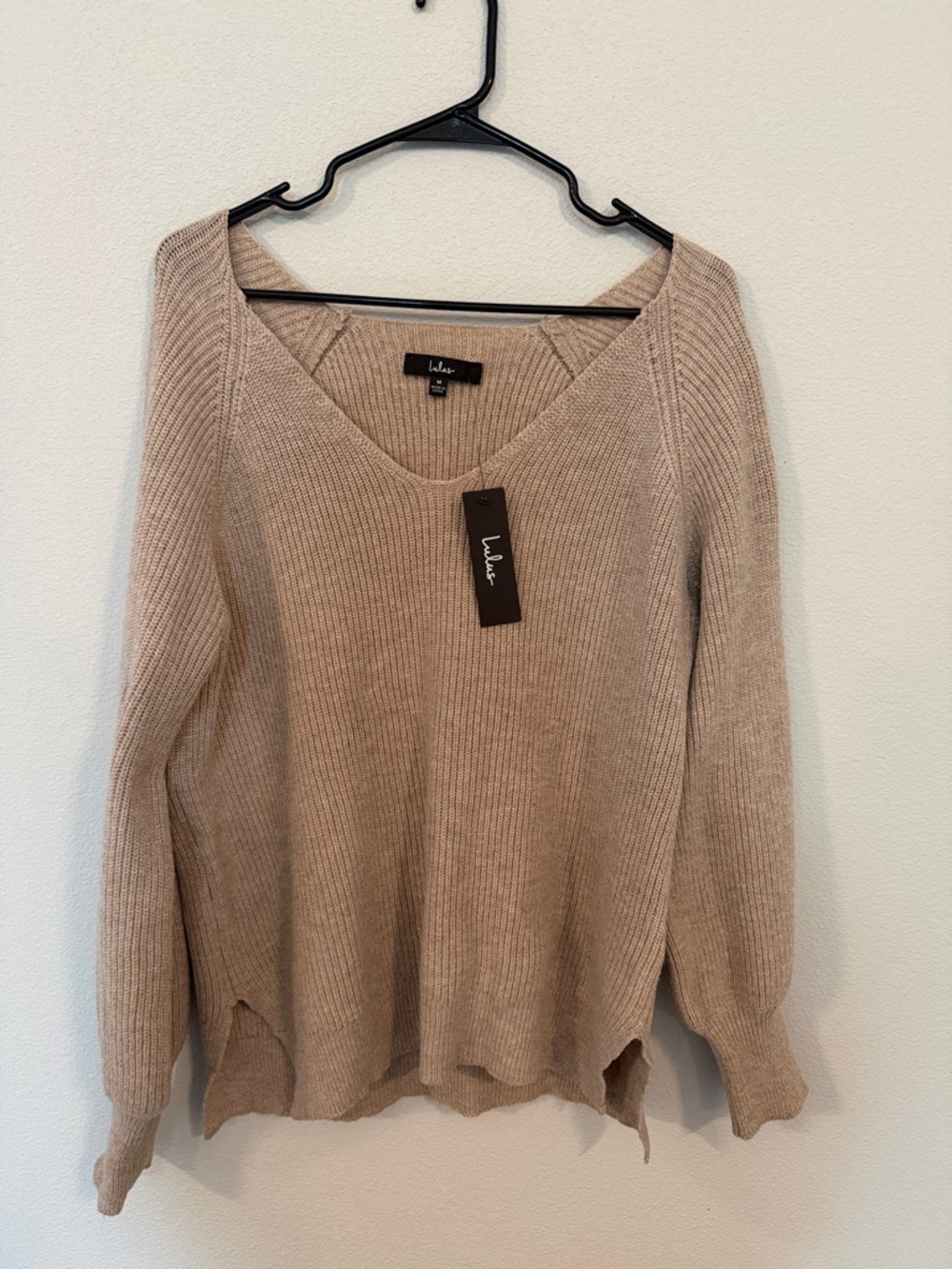 Lulu's NWT Taupe Ribbed V-Neck Sweater
